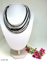 Učitajte sliku u preglednik galerije, Ogrlica  - o 1911 špaga - o 1911  String Necklace 1911
