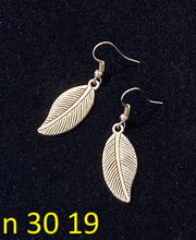 Load image into Gallery viewer, Naušnice 30 - Earrings 30
